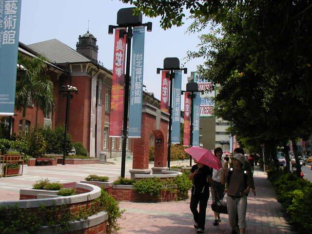 台北當代藝術館(當代藝術館與遊客_攝影/王能佑)