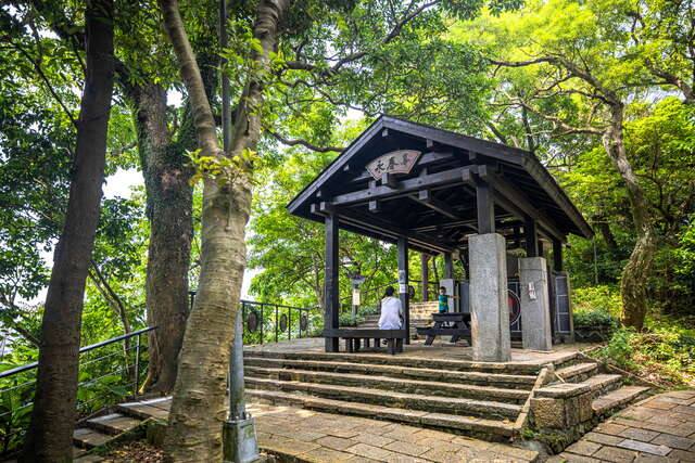 南港山系_象山親山步道(供遊客休息的永春亭)
