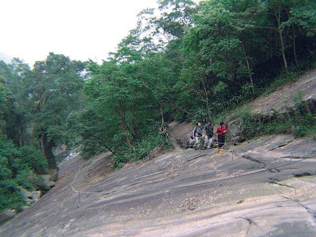 石盤谷峭壁藝術林