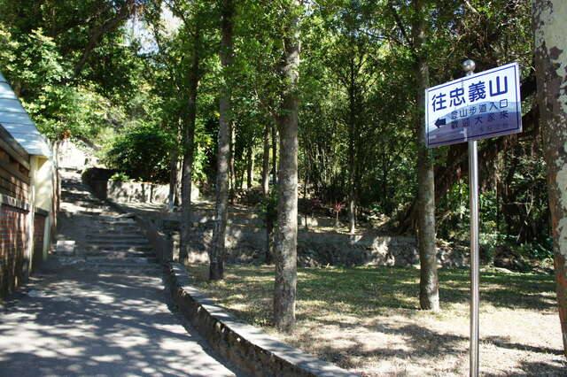 大屯山系_忠義山親山步道(忠義親山步道入口一景_攝影/許宜容)