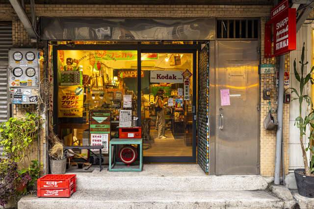 赤峰街(少見的復古底片機專賣店(圖片來源:臺北市政府觀光傳播局))