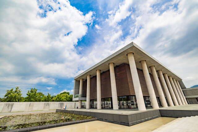 法鼓山_農禪寺(整體建築外觀設計簡潔而大氣體現出寧靜與莊嚴)