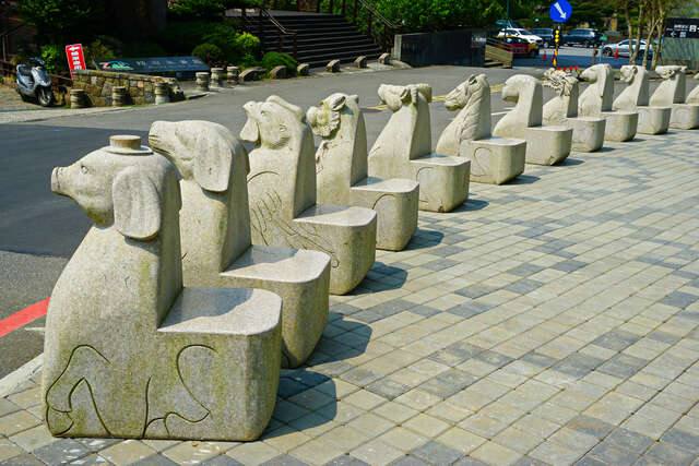 12生肖步道(十二生肖造型的石雕(圖片來源:臺北市政府觀光傳播局))