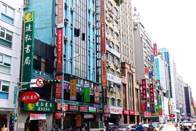 重慶南路_書店街(書店街重慶南路_劉佳雯攝)