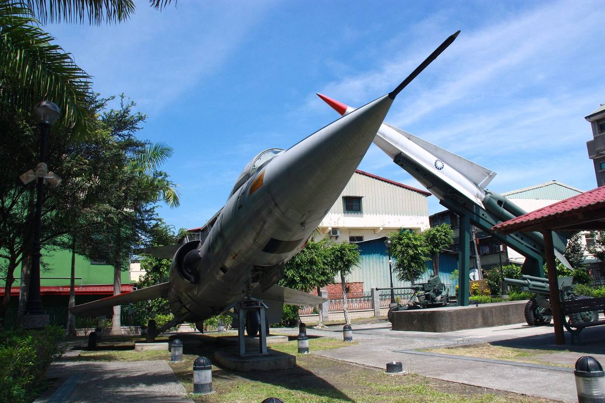 集集軍史公園(軍事飛機放置室外照片)