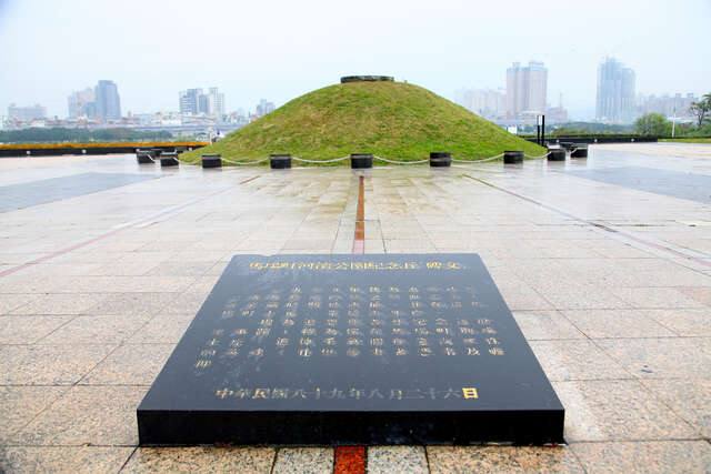 馬場町河濱公園(馬場町紀念公園土丘前紀念碑_攝影/許宜容)