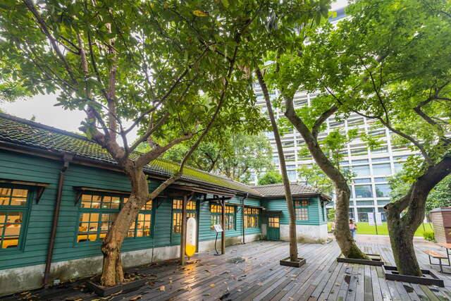 松山文創園區(曾經的育嬰室,搖身一變為文青咖啡館)