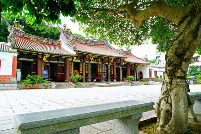 財團法人劍潭古寺(劍潭古寺-古寺遠景-攝影/高讚賢)