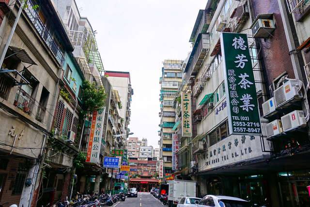 甘州街_茶葉街(甘州街-茶葉店家街道一景-攝影/劉佳雯)