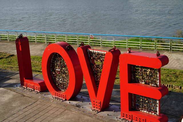 錫口(彩虹)碼頭(錫口彩虹碼頭LOVE公共藝術_劉佳雯攝)