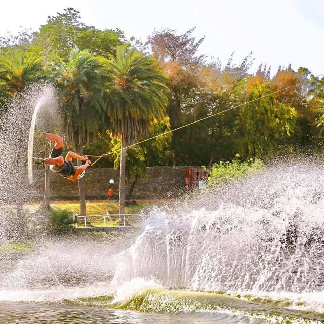 蓮潭滑水主題樂園