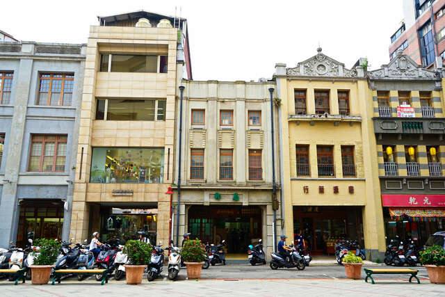 臺北迪化街郵局(迪化街郵局-郵局遠景-攝影/高讚賢)