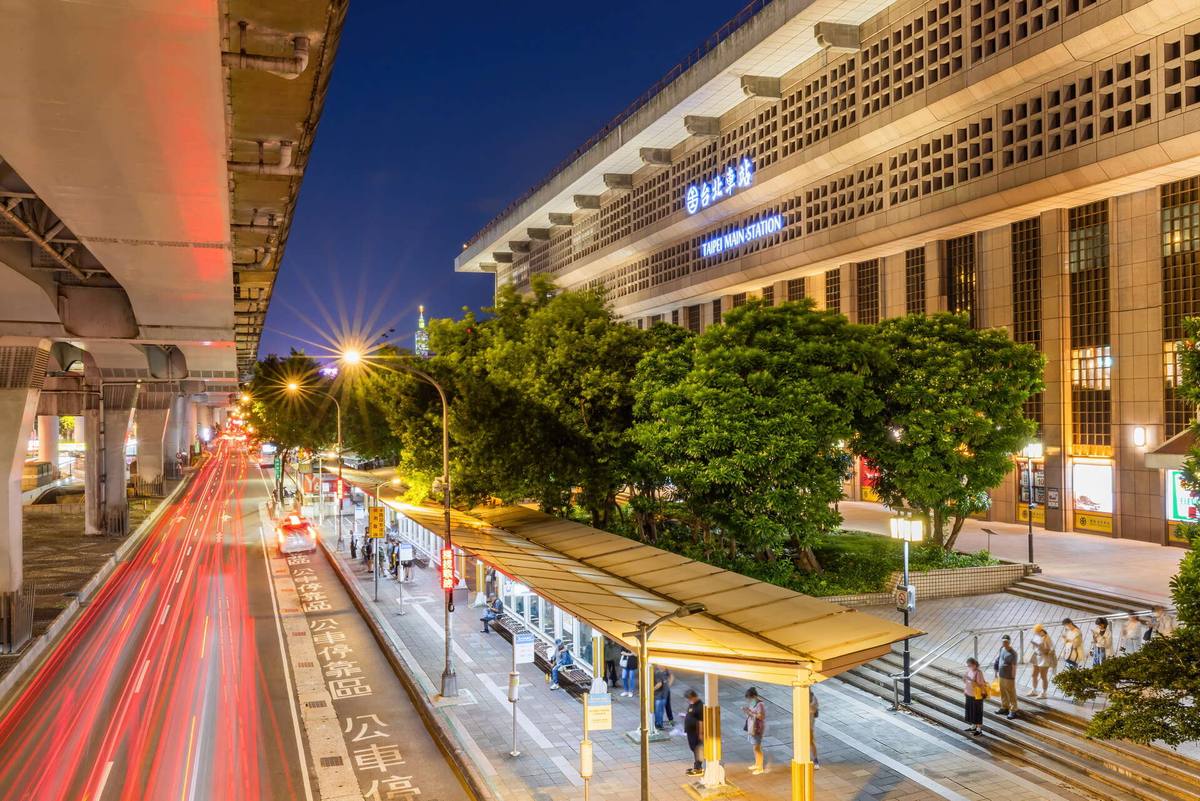 臺鐵臺北車站(臺北車站周邊的道路與公車站)