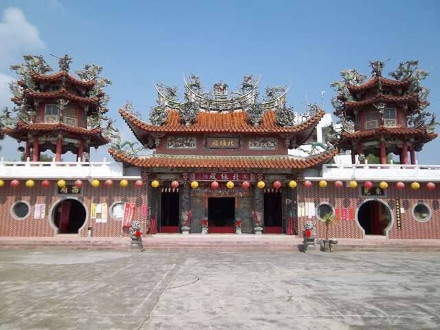 左鎮北極殿