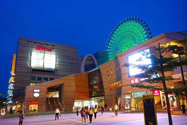 美麗華百樂園(美麗華摩天輪夜景_劉佳雯攝)